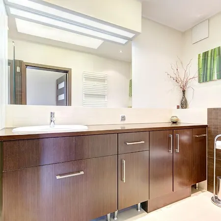 City Center - Marina By Apartmore *
